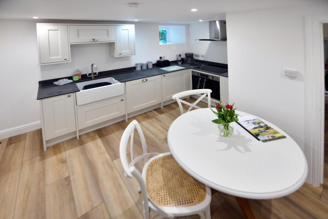 The Little Courtyard Apartment เพนแซนซ์ ภายนอก รูปภาพ